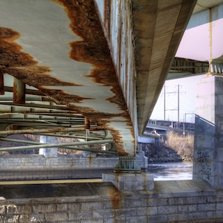 Rusty bridge over the Schuylkill rivier, Fairmount park, Philadelphia