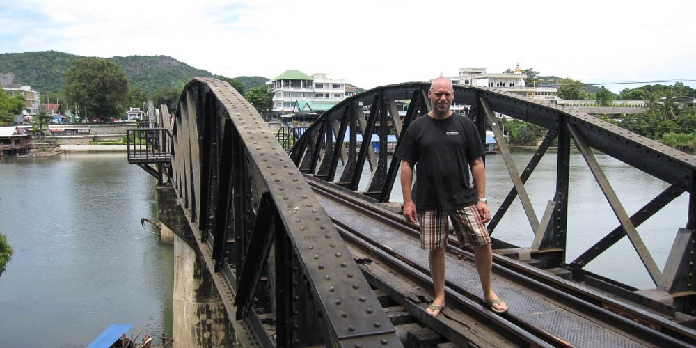 Pat op de brug over the River Kwai