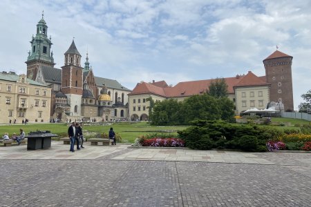 De binnenplaats van het kasteel van Wawel is enorm