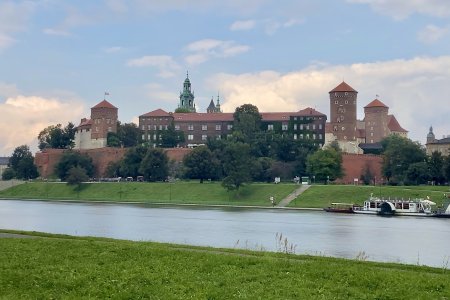 Wawel Royal Castle vanaf de overkant van de Wisla rivier