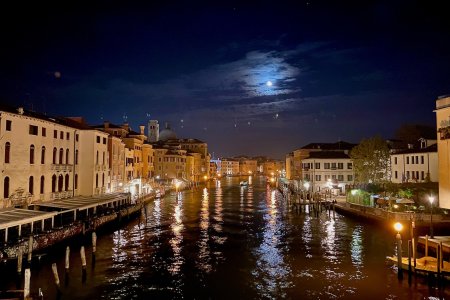 Vanaf Ponte degli Scalzi, over Canal Grande &#039;s nachts