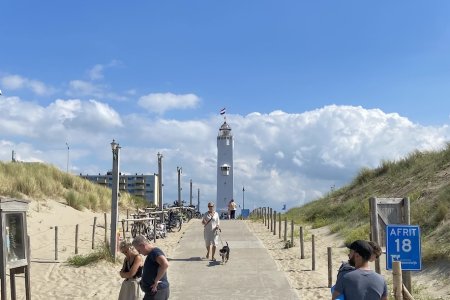 De vuurtoren van Noordwijk, gezien vanaf het strand