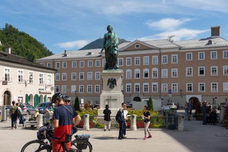 Het standbeeld van Mozart op de Mozartplatz