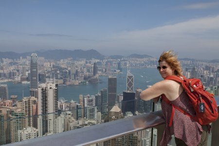 De enorme skyline van Hong Kong en Victoria Harbour