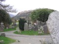 Glendalough4 Nog een blik op dit imposante kerkhof dat nog steeds in gebruik is. Onbegrijpelijk aangezien het er krioelt van de toeristen die overal over en doorheen lopen.