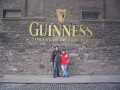 Guinness6 We moesten in de rij staan op deze foto te kunnen laten maken. Maar omdat we echte toeristen zijn kan dit natuurlijk niet overgeslagen worden.