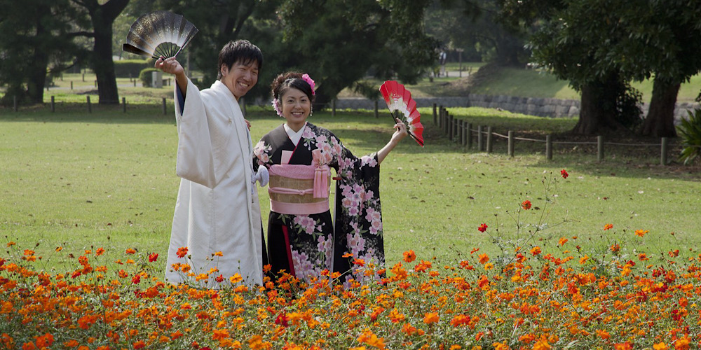 Een trouw fotoshoot in een park in Tokio