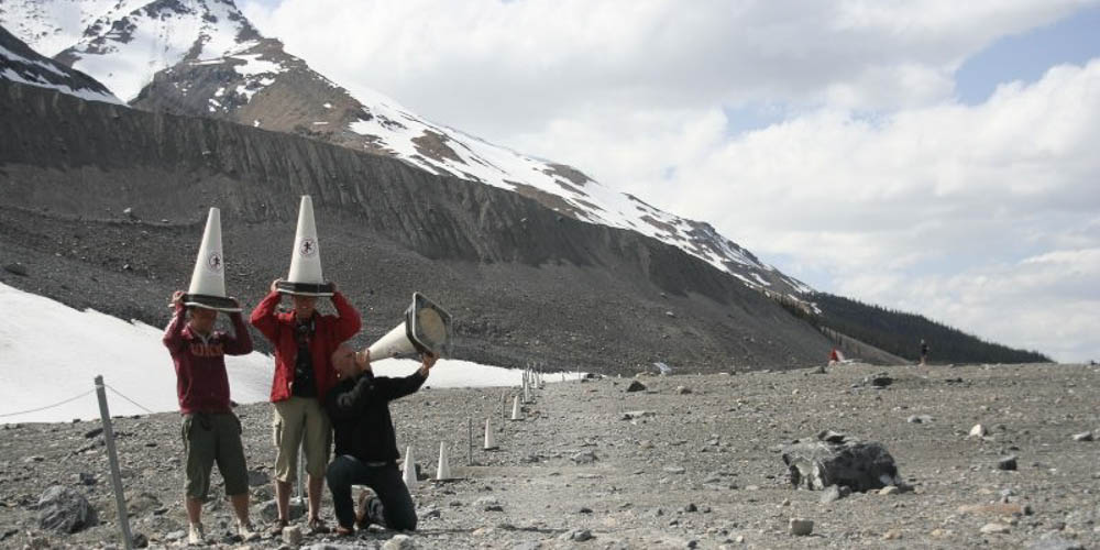 Lollig doen op de Athabasca Glacier in de Canadese Rockies