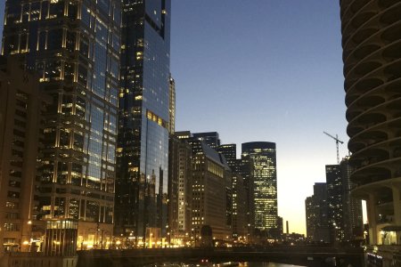 Chicago riverwalk in de avond