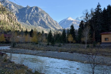 Uitzicht op de bergen vanaf de camping in Ouray