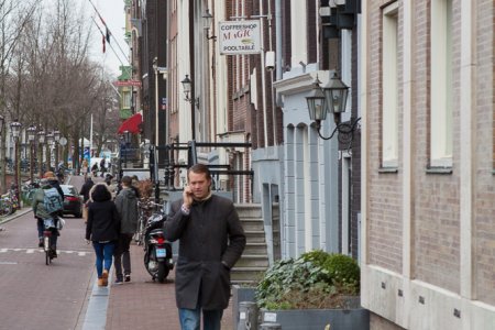 Scheven gevels aan een gracht. Op de vlucht gebouwd word deze bouwstijl genoemd