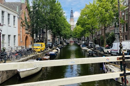 Staalstraat met uitzicht op de Zuiderkerk