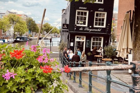 De Sluyswacht, 1 van de mooiste cafeetjes van de stad