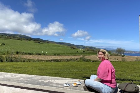 Hoe kan het ook anders we drinken een bakkie koffie op de theeplantage