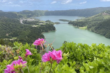 De 2 meren in de krater van Sete Cidades