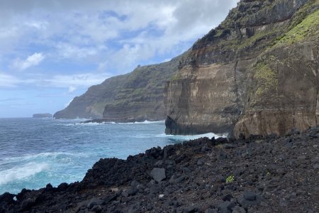 De kust van São Miguel is behoorlijk ruig