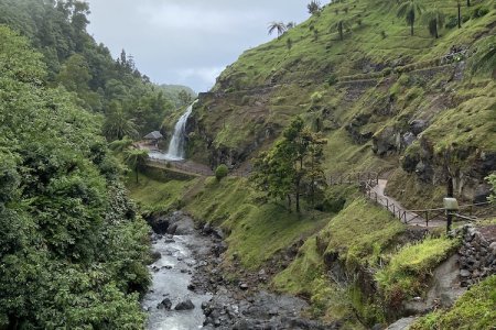 Een tweede waterval in Parque Natural da Ribeira dos Caldeiroes