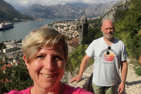 Prachtig uitzicht op de fjordachtige baai