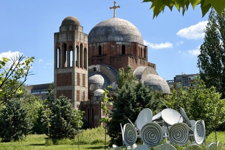 De kathedraalkerk van Christus de Verlosser in Pristina Is nooit voltooid