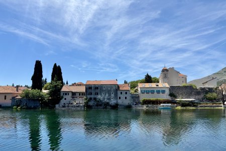 Het oude deel van Trebinje aan de Trebišnjica rivier