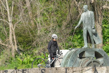 Het Tesla monument, hij heeft de power plant van Niagara ontworpen