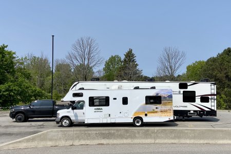 Dan dacht je dat onze 10 meter lange camper groot was?