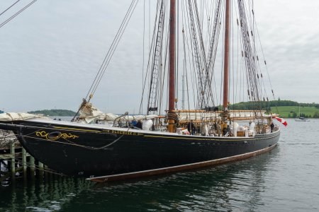 Het hele dorp staat in het teken van dit schip, of eigenlijk van het origineel hiervan