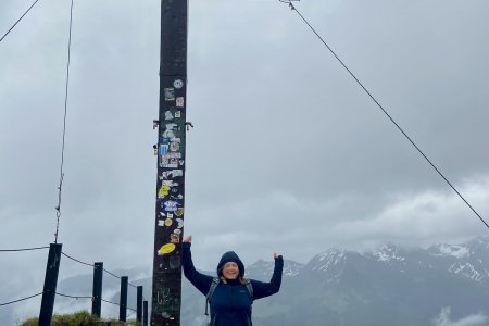 We hoeven maar 50 meter te klimmen voor dit kruis :-)