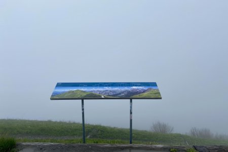 Jammer genoeg is er weinig te zien van wat het bord vermeld