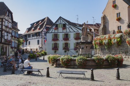 Een pleintje in Eguisheim