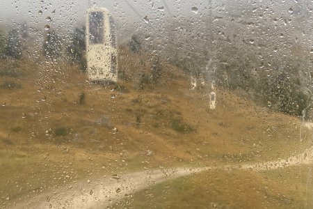 Het begint te regenen terwijl we in Forcella Sassolungo staan