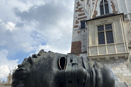 ‘The Head’ op Krakau&#039;s Main Square