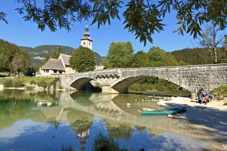 Ribčev Laz aan het meer van Bohinj