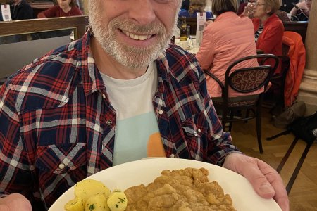 Pat met de enige echte Wiener Schnitzel in Cafe Central