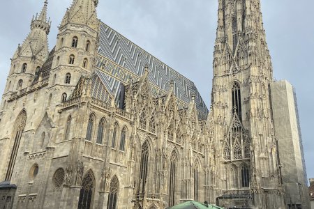 De Stephanskirche op Stephanplatz