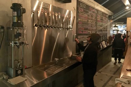 Cycle Brewery St. Petes, onze crowlers worden afgevuld