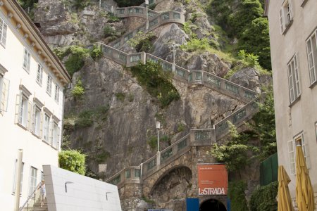 Trappen de Schlossberg op in Graz