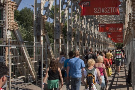 De toegangsbrug naar Sziget