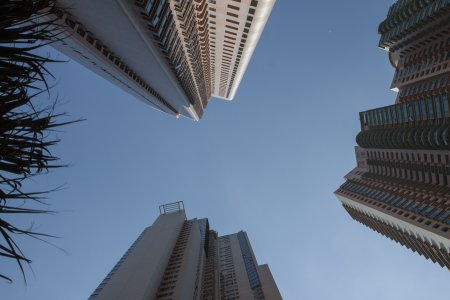 Sommige gebouwen staan wel erg dicht op elkaar