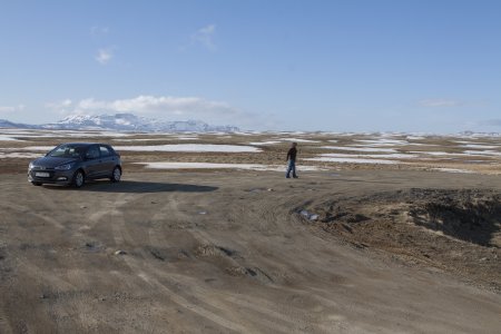 Het droge ruige landschap van IJsland in de ijzige wind