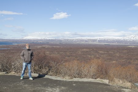 Het ruige landschap en besneeuwde toppen op de Golden Circle