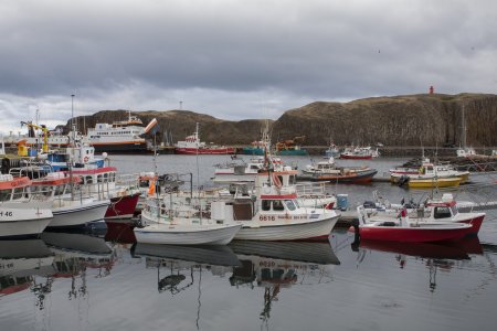 Vissers bootjes in het dorpje Stykkisholmur