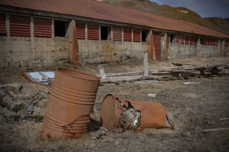 Een verlaten schuur kleurt mooi in het landschap