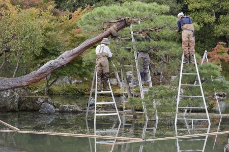 Tuinmannen bij de Tenryu-ji tempel 