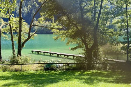 Mooi helder blauw water in de Thumsee