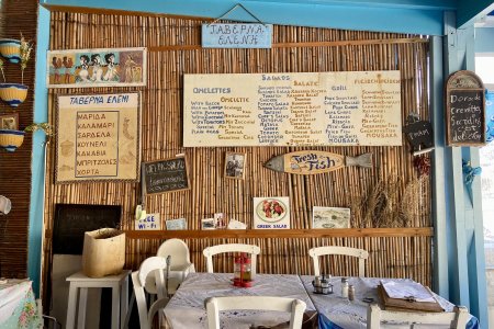 Gezellig klein restaurant waar oma bepaald wat er wordt gegeten