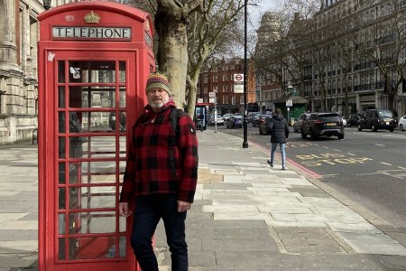 Er staan nog voldoende van deze authentieke telefoon cellen op straat