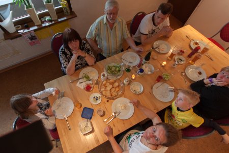 Gezellig met z&#039;n allen eten