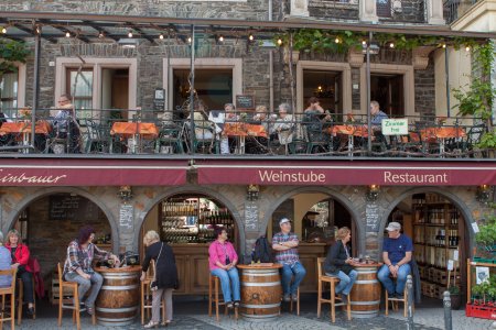 Weinstube op de Moezel promenade in Cochem