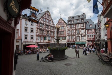 Veel vakwerkhuisjes in het oude centrum van Bernkastel